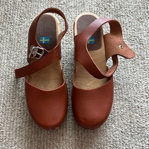 MIA clogs in size 36 in their luggage color.